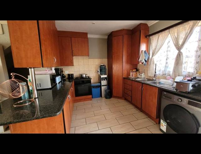 3 BEDROOM TOWNHOUSE FOR SALE IN ANNLIN